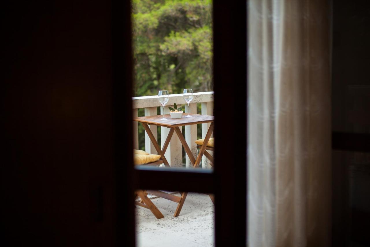 White House In The Forest プチシャ エクステリア 写真